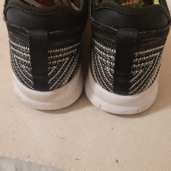 Nike Free TR Flyknit Black Gray & White Size US 10 UK 7.5 EUR42 Women's Sneaker - Picture 7 of 15